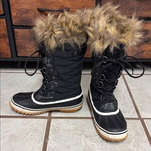 Esprit Black Quilted Winter Boots with Tan Fur